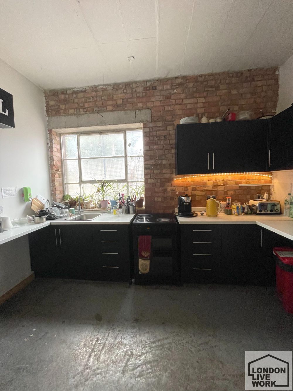 N15 artist studio to rent in warehouse 3