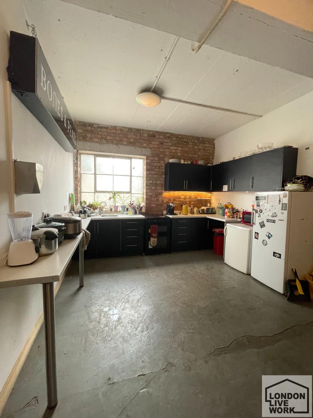 N15 artist studio to rent in warehouse 4