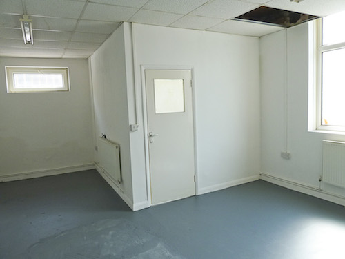 Live work style studio 600 sq ft with 3 rooms, open area, WC and kitchen area available in N15