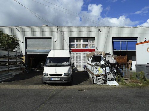 Live work style warehouse unit available to rent- 3800 sq ft in total - 2500 ground floor area, plus 1300 sq ft mezzanine floor with 3 rooms, WC and bath in N15