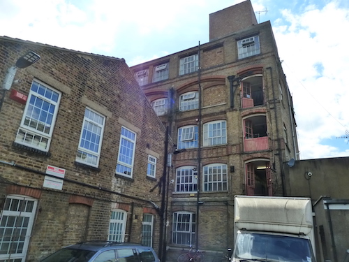 Live work unit to rent in Stoke Newington N16, beautiful converted warehouse, 1200 sq ft space with 5 rooms and large open area.