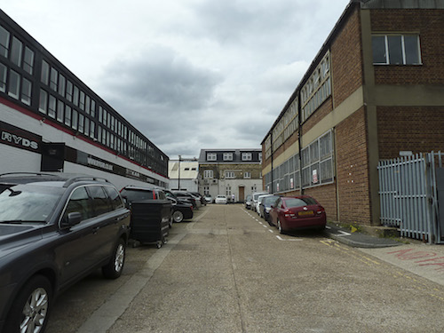 Fantastic Location! Bright 1 double size mezzanine flat in N16