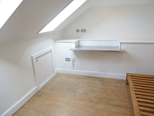 Very quirky ground and first floor 3 bedroom live work unit, with large open area that can be used as a studio / rehearsal space in SE1