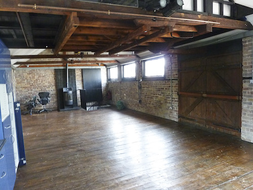 Very quirky ground and first floor 3 bedroom live work unit, with large open area that can be used as a studio / rehearsal space in SE1