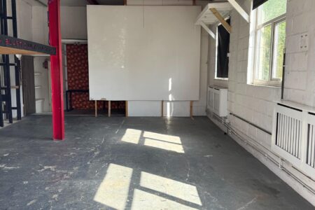 Live work unit to rent in Manor House for artists
